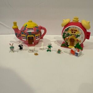 Teeny Weeny Families Alarm Clock Hair Salon and Hippity Hop Teapots-1995